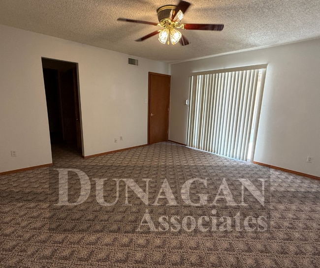 Building Photo - 9/4 2:30  PM SCHEDULED SHOWING!!