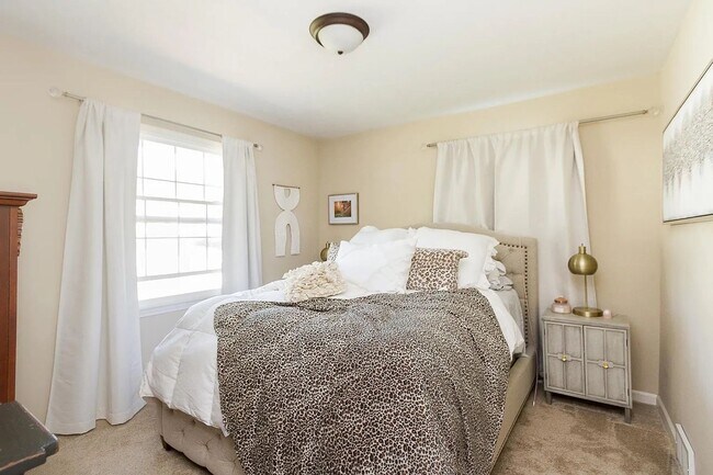 Building Photo - Gorgeous 3 Bedroom 2 Bathroom in Prairie V...