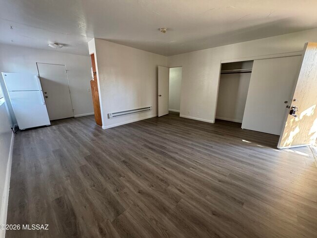 Building Photo - 4418 E Lee St