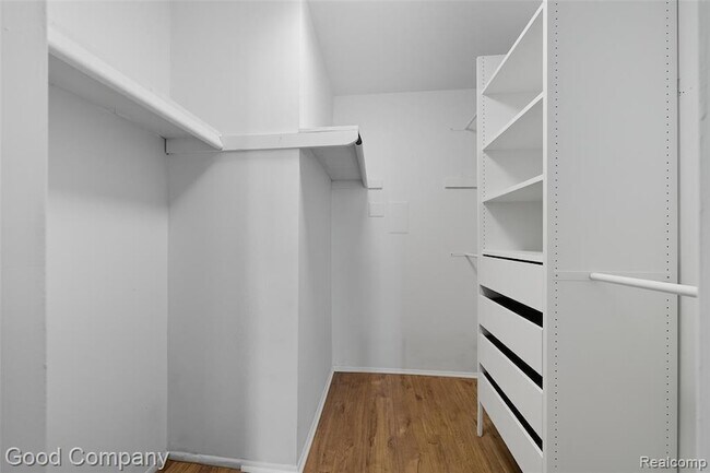 Building Photo - 2400 Parmenter Blvd