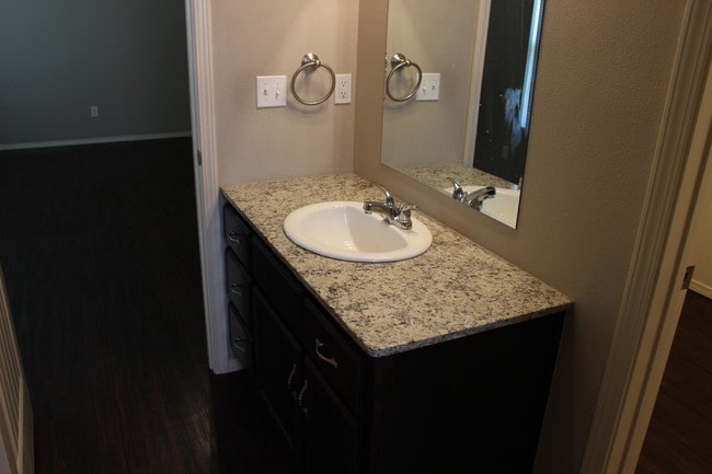 Building Photo - 5001 Raintree Cir