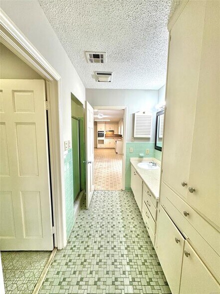 Building Photo - 535 Larkin Ln