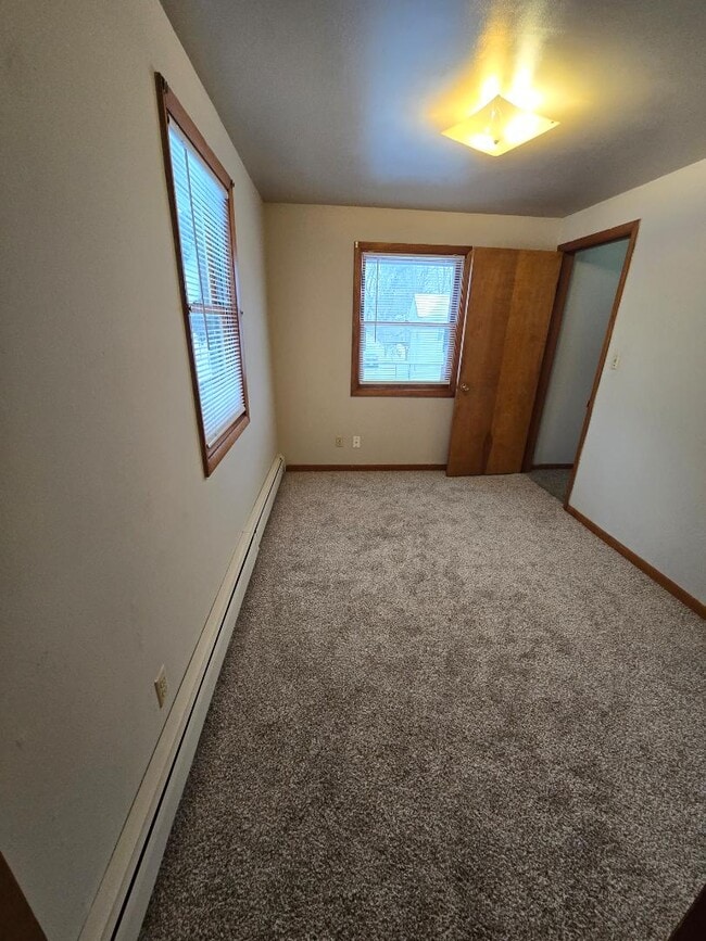 Building Photo - 210 Hendricks St