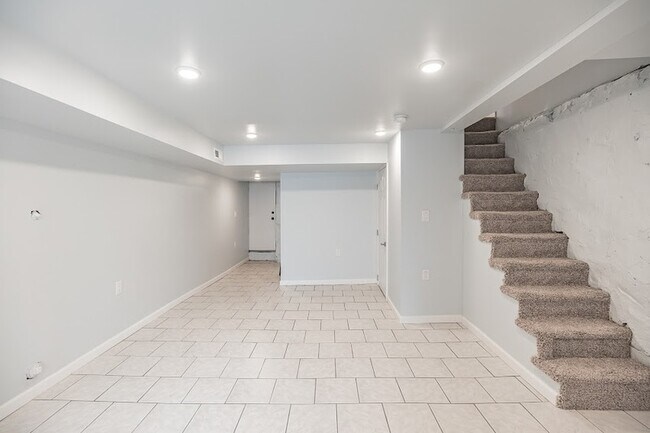 Building Photo - 5611 Arlington St