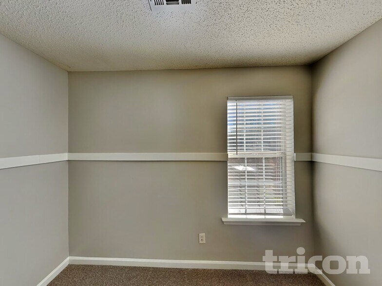 Building Photo - 135 Williams Bluff