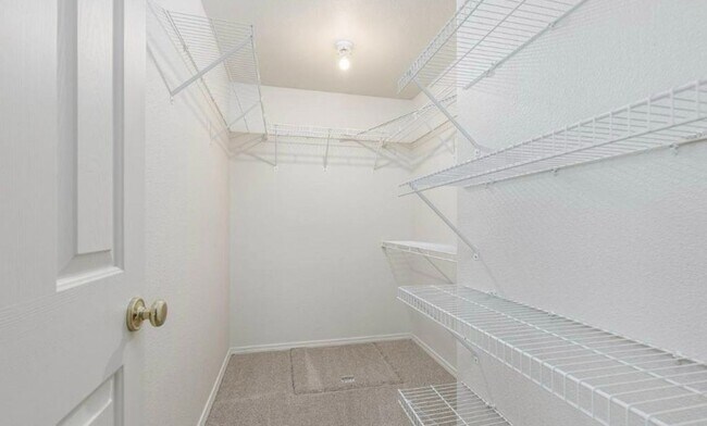 Building Photo - Stunning 3 Bedroom in West Pasco with RV P...