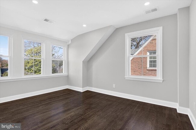 Building Photo - 1607 N Glebe Rd