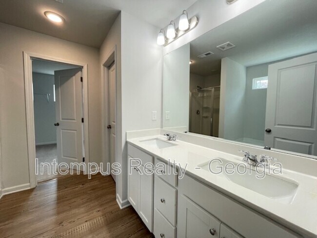 Building Photo - 693 Summerwood Ln