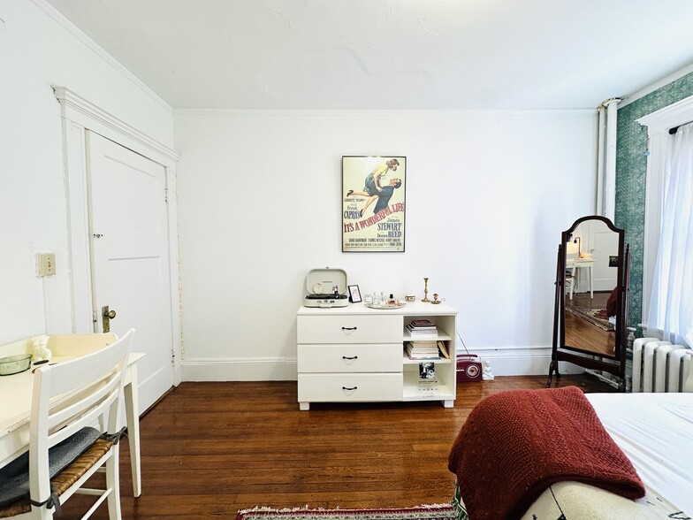 Building Photo - 458 Park Dr