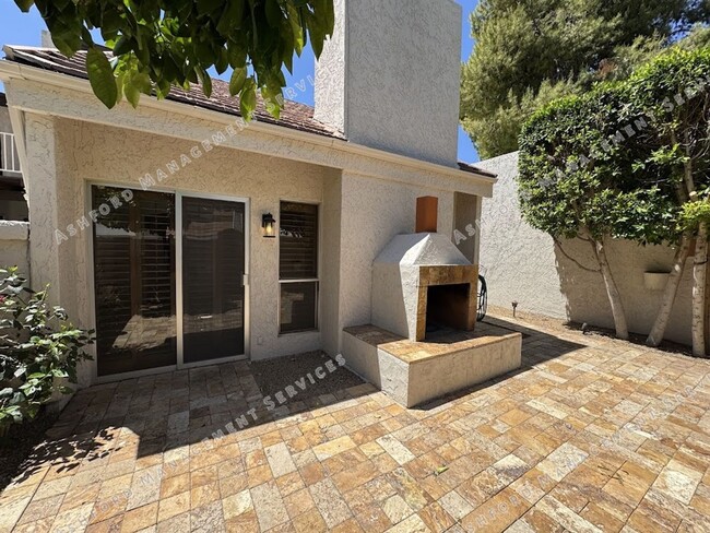 Building Photo - BEAUTIFUL 3 BEDROOM 2.5 BATHROOM HOME IN S...