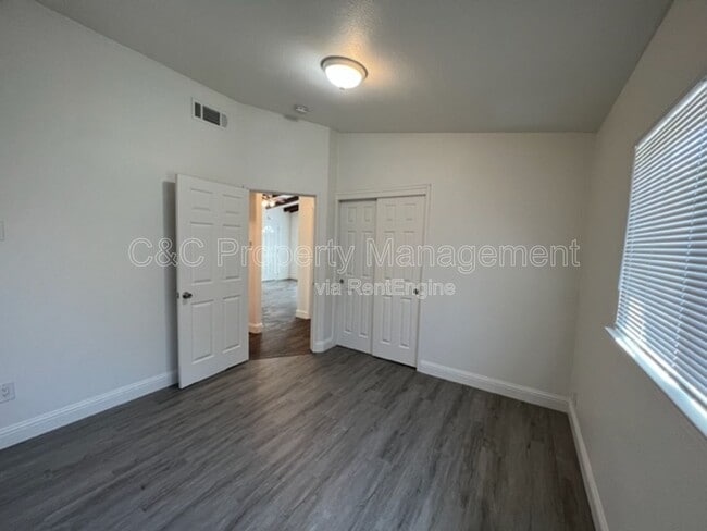 Building Photo - 2119 E Griffith Way