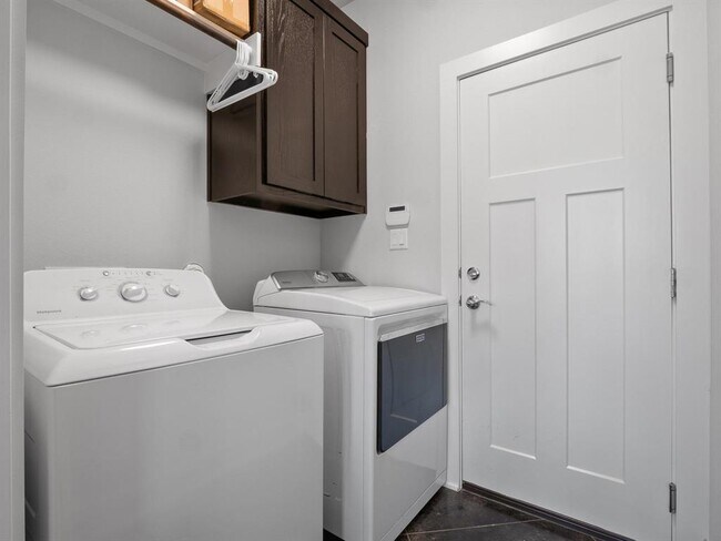 Building Photo - 10103 Twin Lake Loop