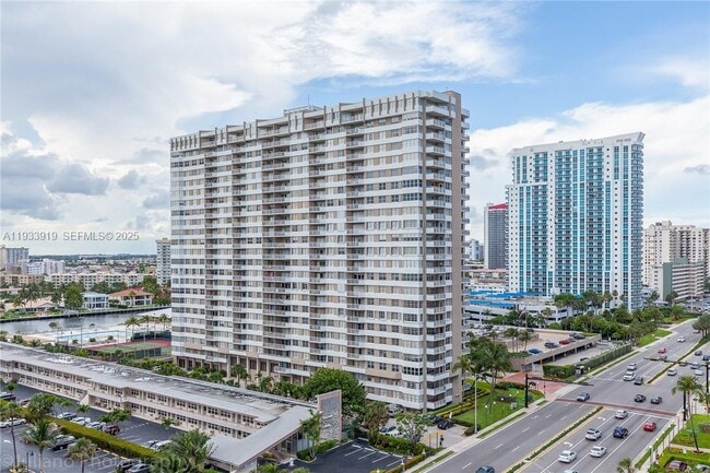 Building Photo - 2030 S Ocean Dr