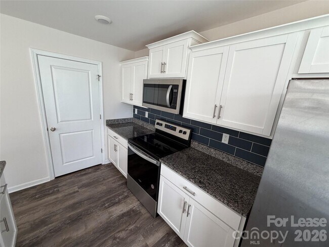 Building Photo - 7868 Whispering Strm Dr