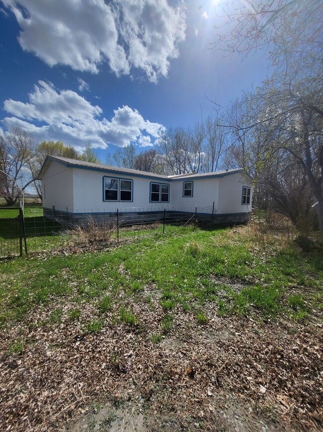 Building Photo - Home in Riverton