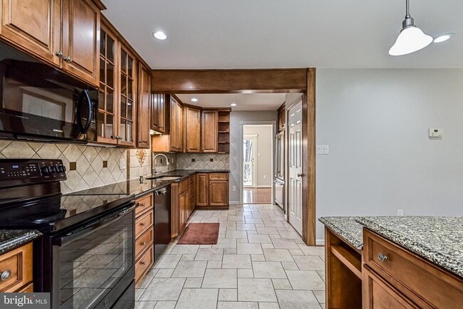 Building Photo - 9929 Hemlock Woods Ln