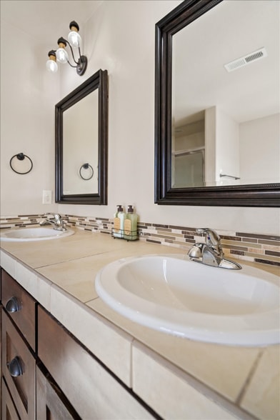 Building Photo - 2752 W Sorbonne Dr