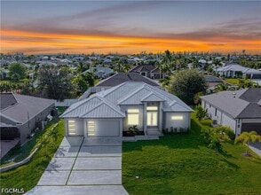 Building Photo - 512 NW 35th Pl