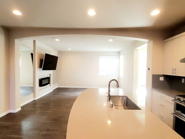 Building Photo - 618 Montage Cir