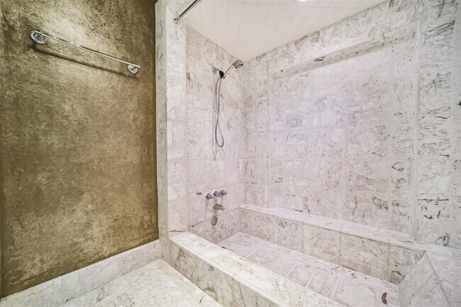 Building Photo - 15738 Fleetwood Oaks Dr