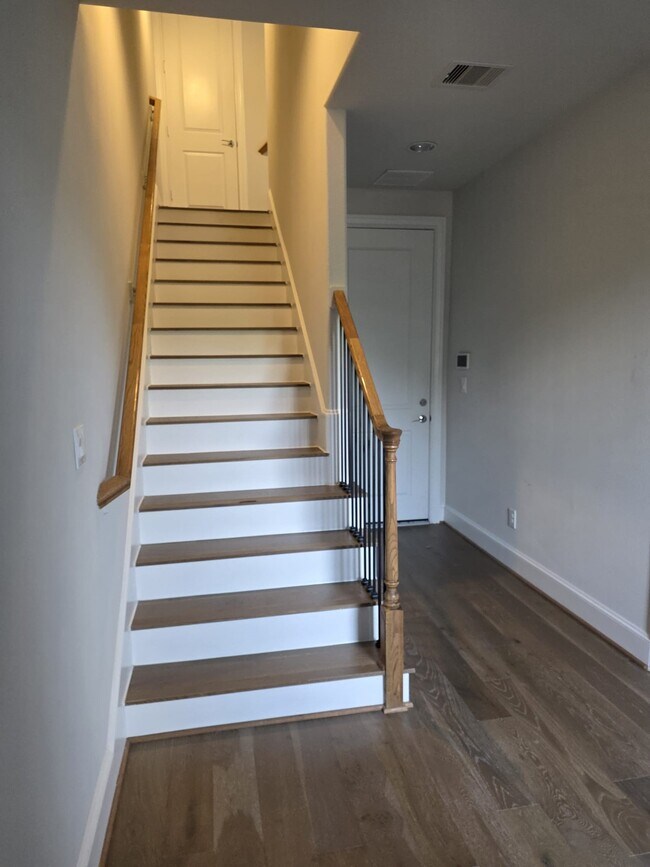 Building Photo - 815 Bringhurst St