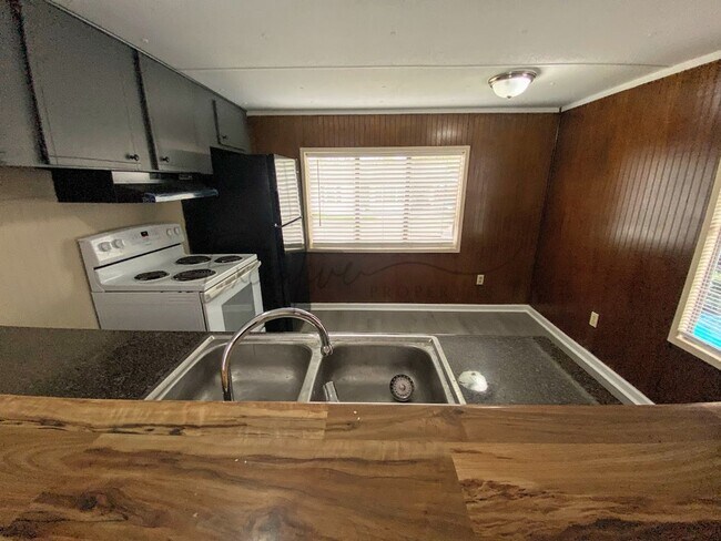 Building Photo - For Rent: 2-Bedroom Mobile Home in Sulphur...