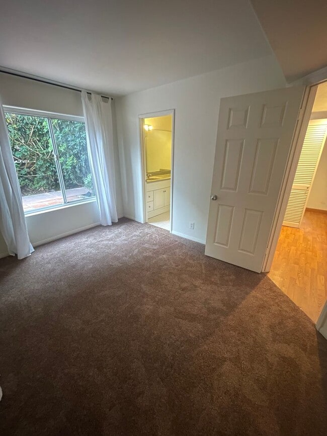 Building Photo - Point Loma 3 Bedroom 2 1/2 Bath Loft Style Townhome