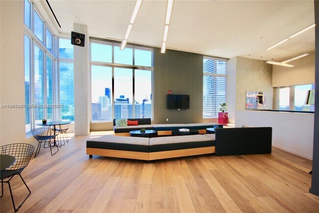 Building Photo - 151 SE 1st St