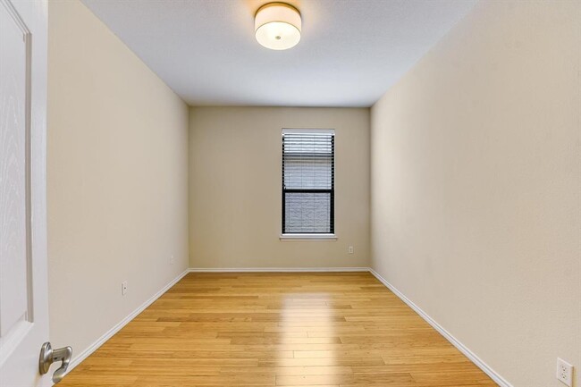 Building Photo - 2113 Golden Arrow Ave