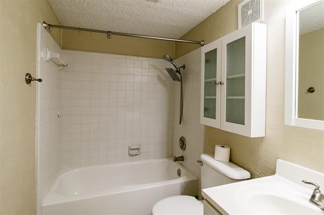 Building Photo - 2614 St George Dr