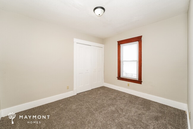 Building Photo - 3-Bedroom Lorain Home