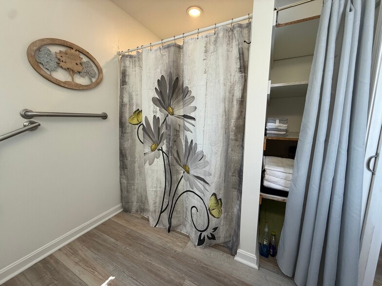 Building Photo - 11614 Bonaparte Ave