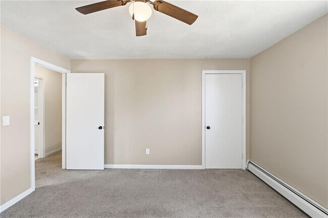 Building Photo - 10 Henry St