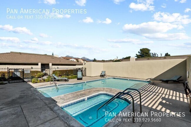 Building Photo - 440 Vista Dr