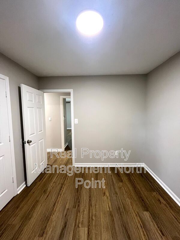 Building Photo - 5843 Summerglen Ln