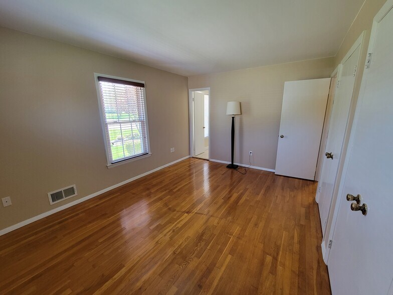 Building Photo - 7425 Bee Bee Dr