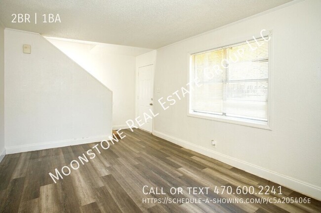 Building Photo - Spacious 2-story townhome apartment in Eas...