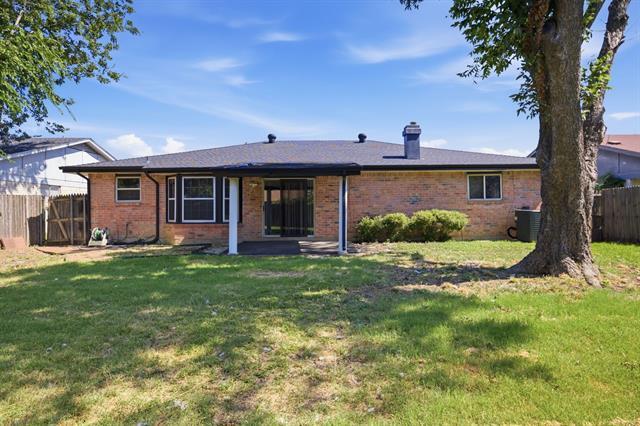 Building Photo - 512 Sussex Dr