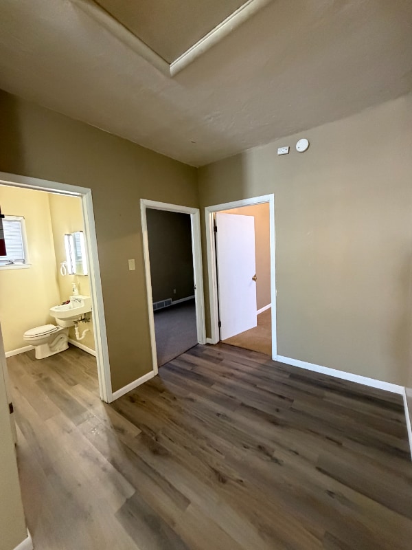 Building Photo - 423 W Walnut St