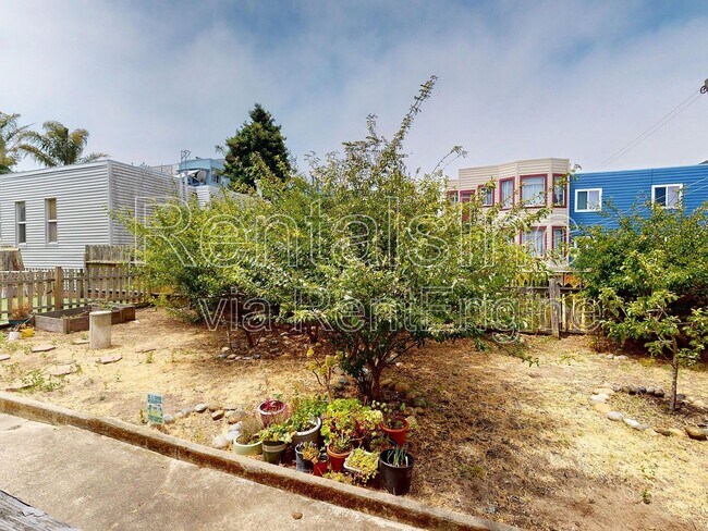 Building Photo - 759 6th Ave