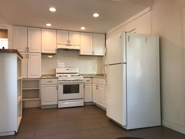 Primary Photo - Charming 2-Bed, 1-Bath Apartment with Priv...