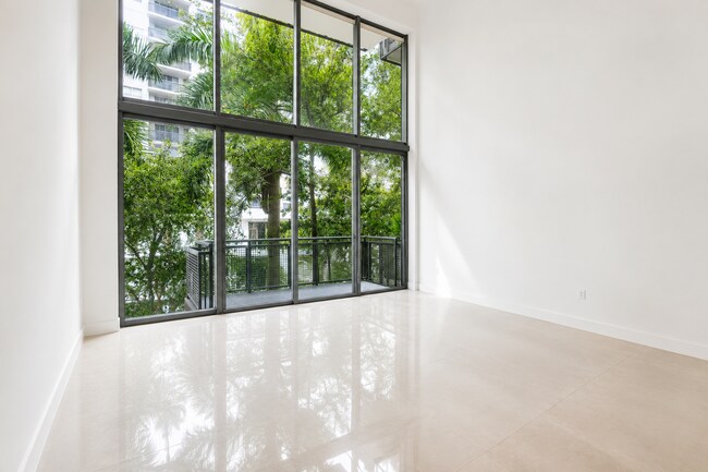 Building Photo - 6000 Collins Ave