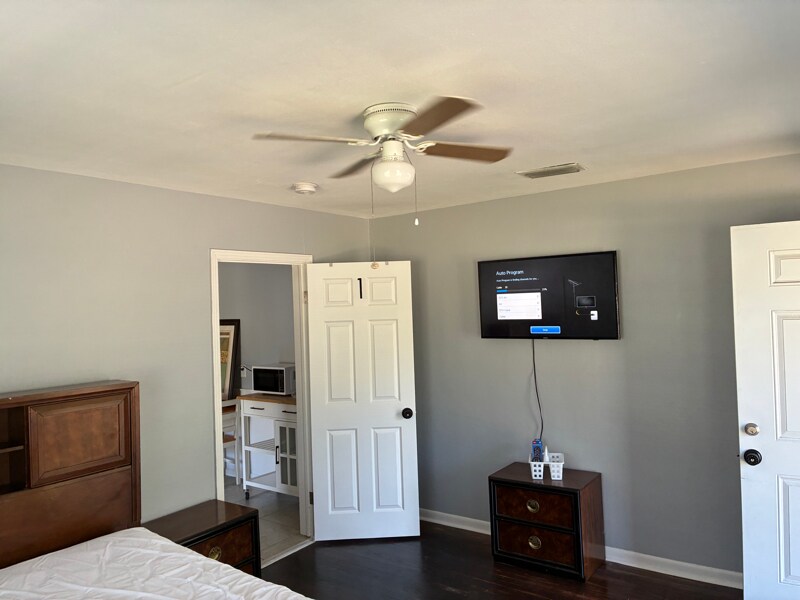 Building Photo - 4584 Park St