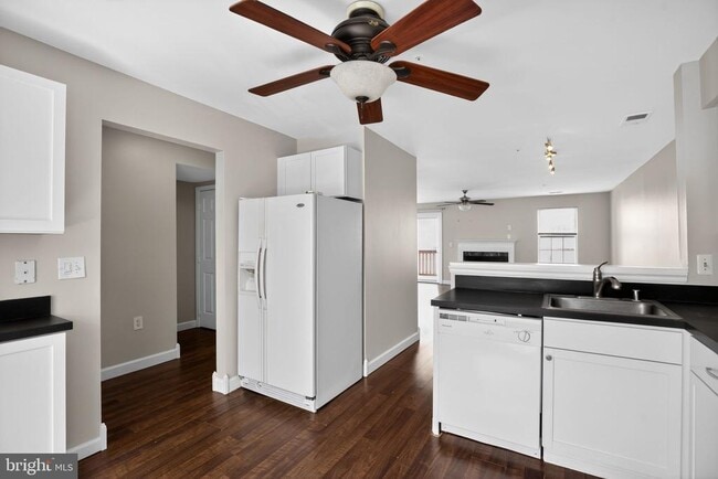 Building Photo - 2492 Wentworth Dr