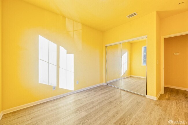 Building Photo - 5476 Summerfield Dr