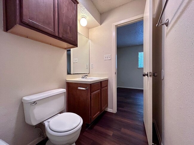 Building Photo - 8802 Pineridge Dr