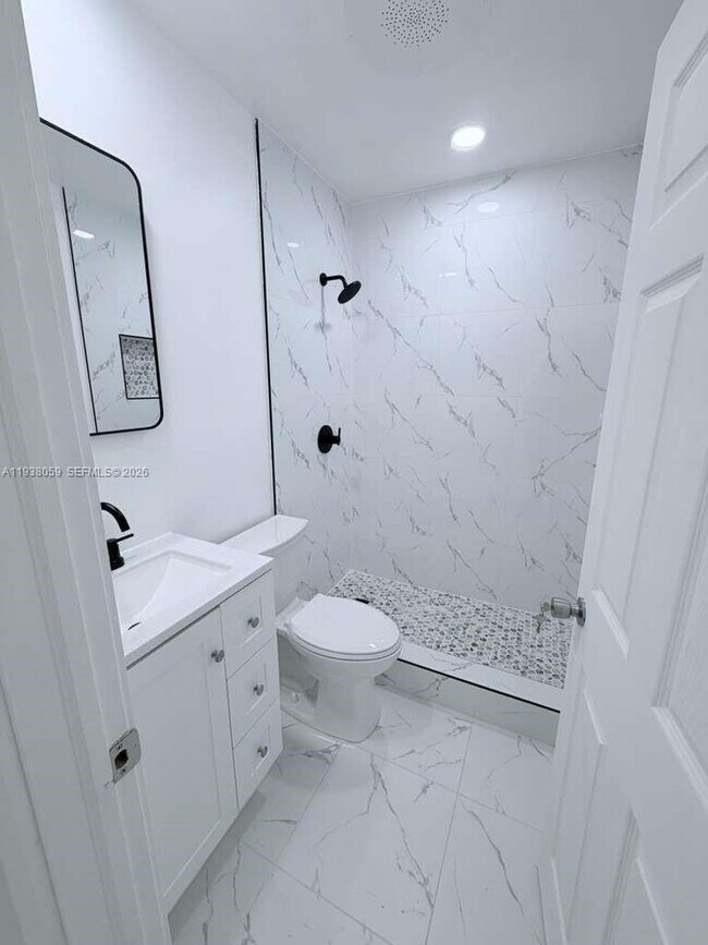 Building Photo - 134 SW 14th Ave