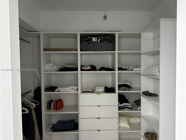 Building Photo - 19195 NE 36th Pl