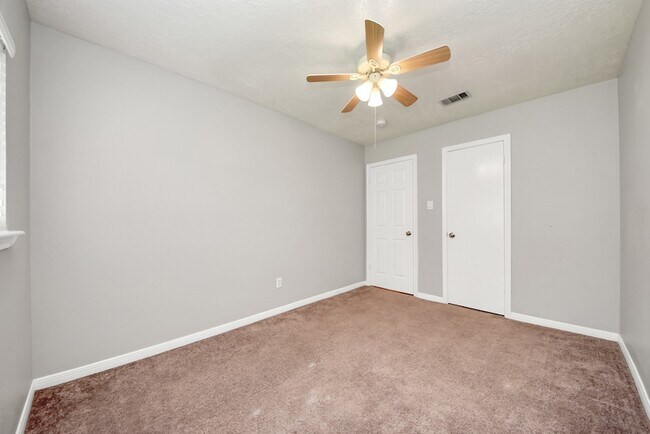 Building Photo - 15739 Oak Mountain Dr