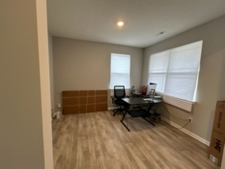 Building Photo - 1663 Fairmount Dr
